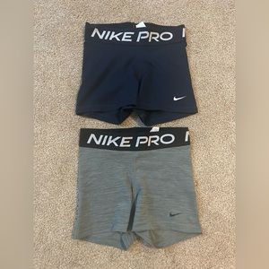 2 Women’s Nike Pros